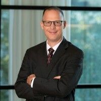 Avi Robbins headshot