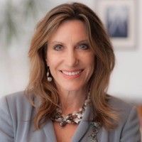 Avi Robbins headshot