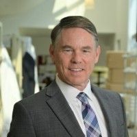 Avi Robbins headshot