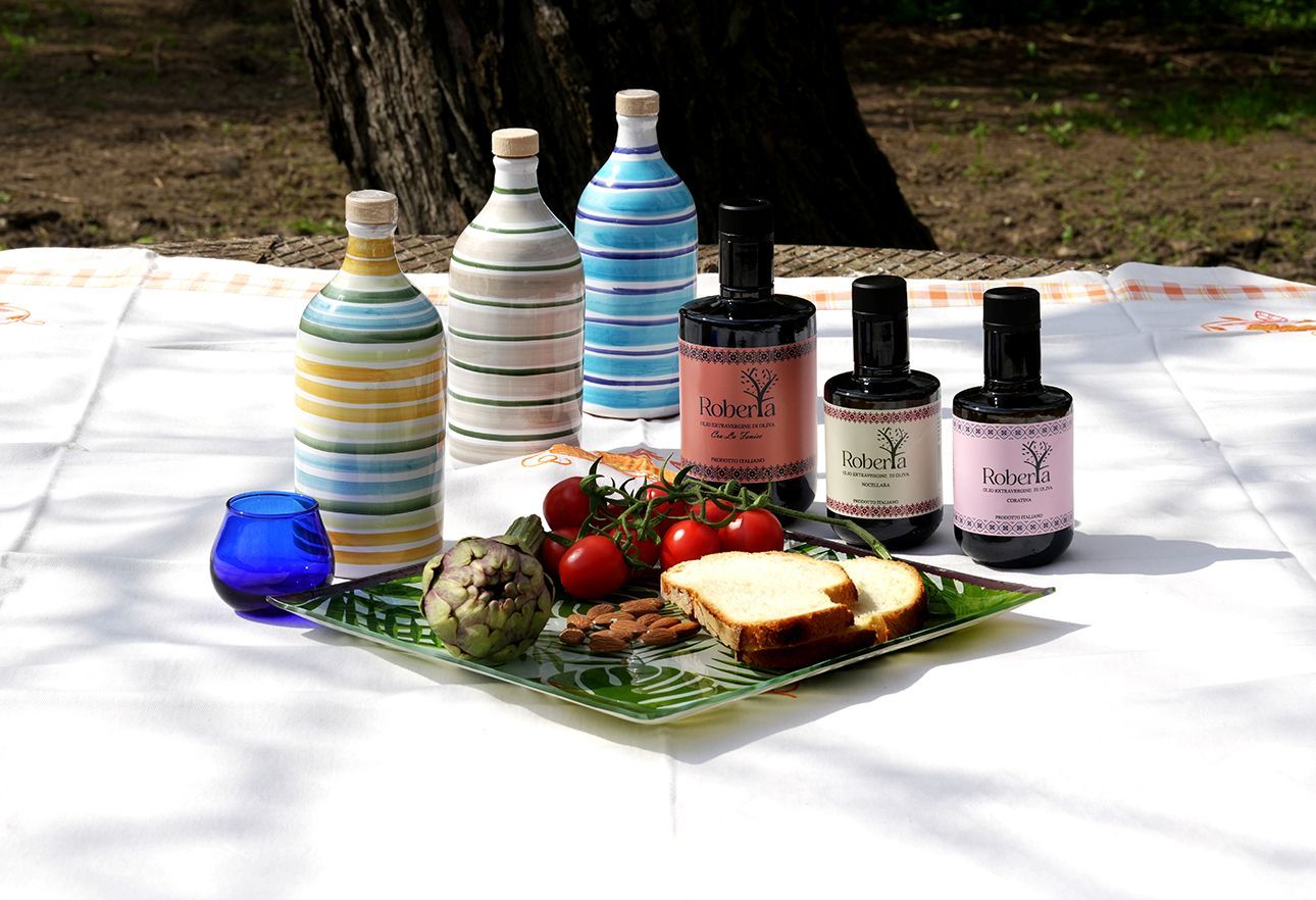 le bottiglie di olio in vendita