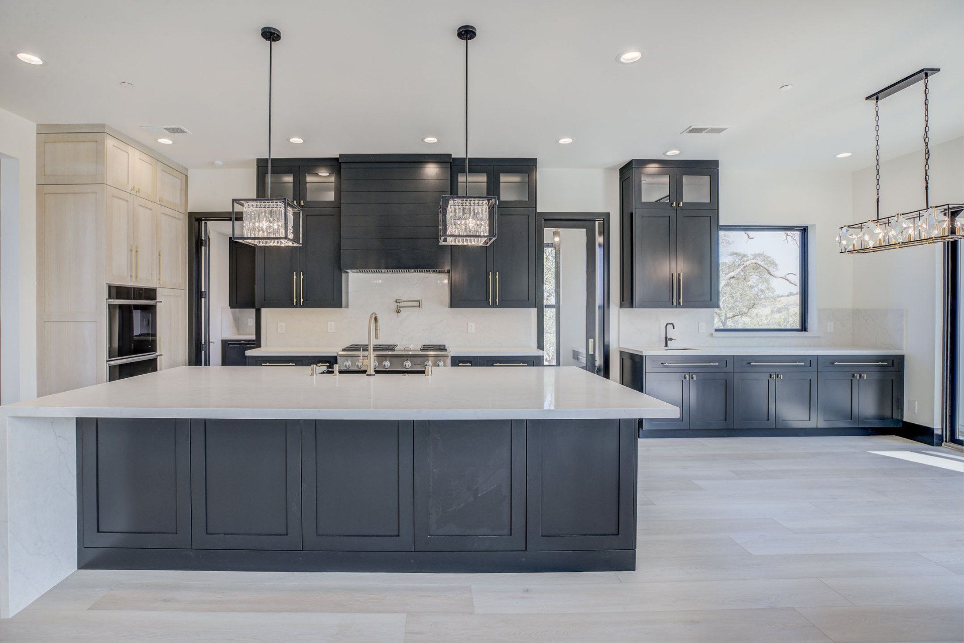 Kitchen and breakfast nook