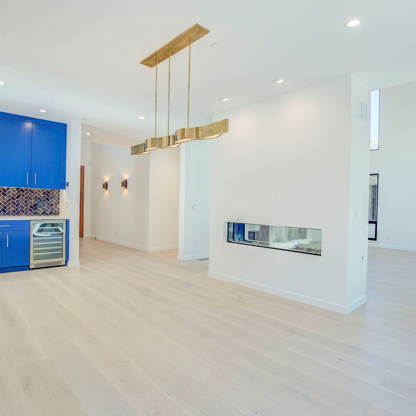 CRAFTSMAN CONTEMPORARY IN CARMICHAEL VIEW GALLERY