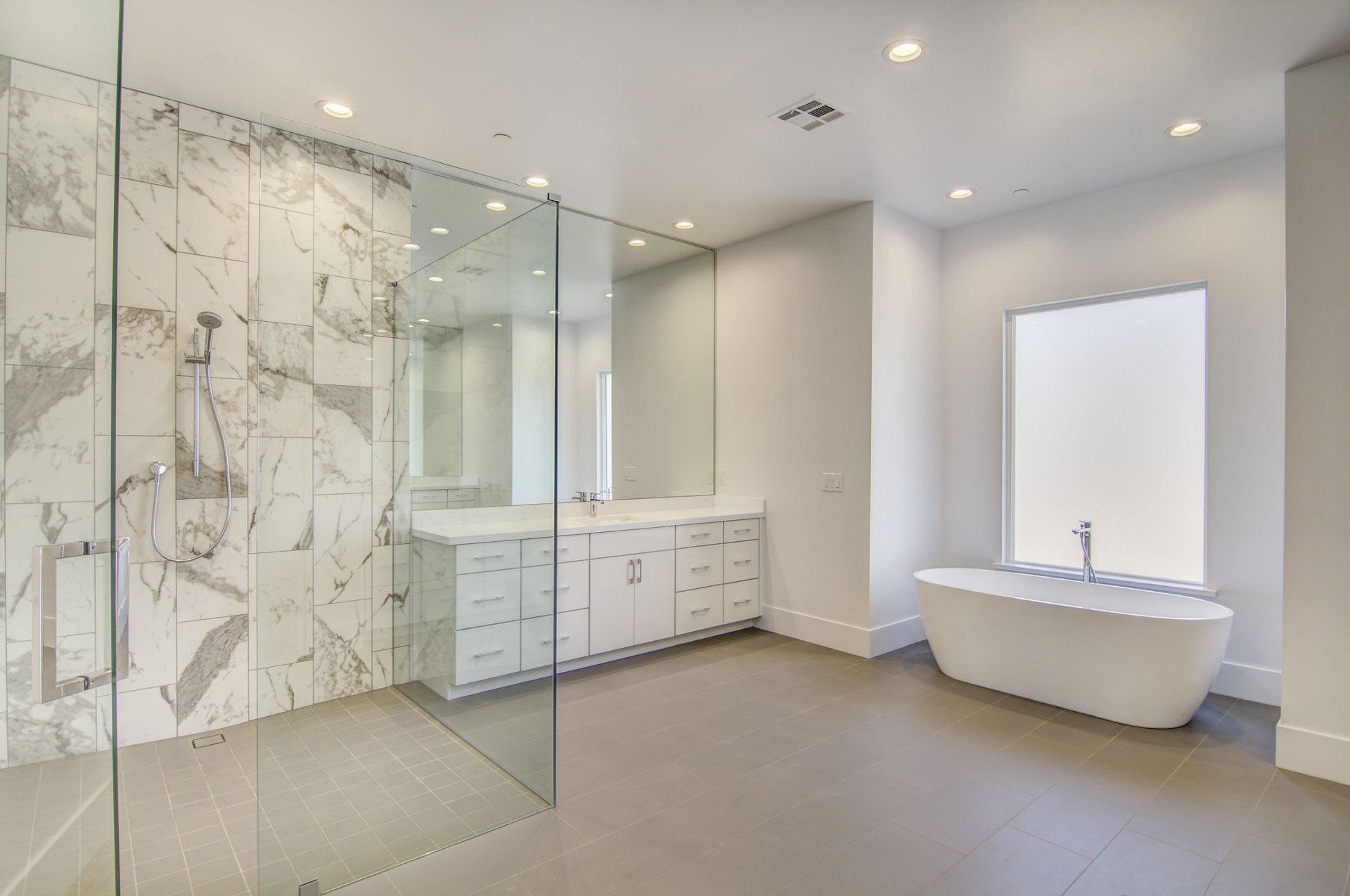 MINIMALIST IN FAIR OAKS