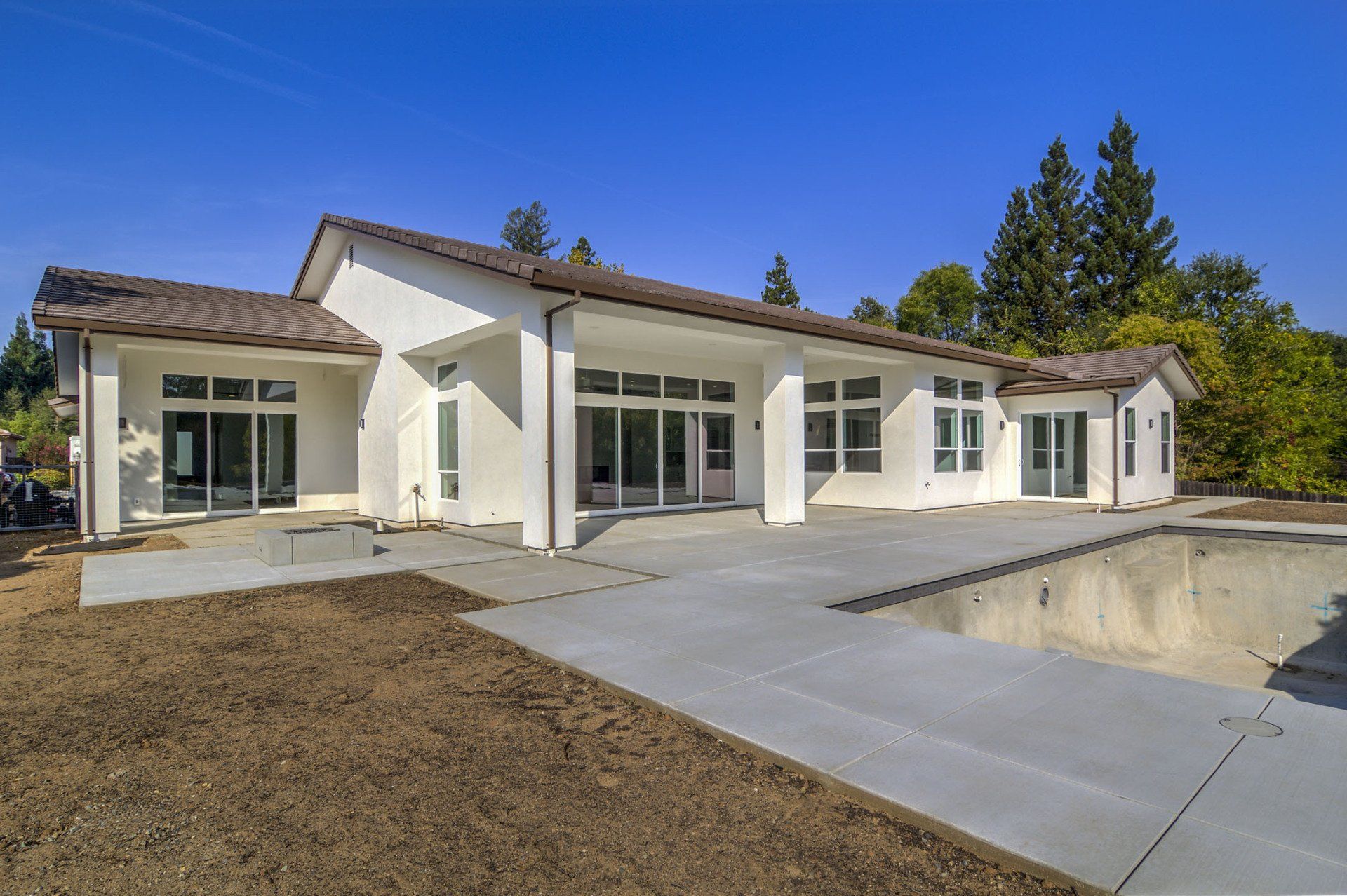 MINIMALIST IN FAIR OAKS