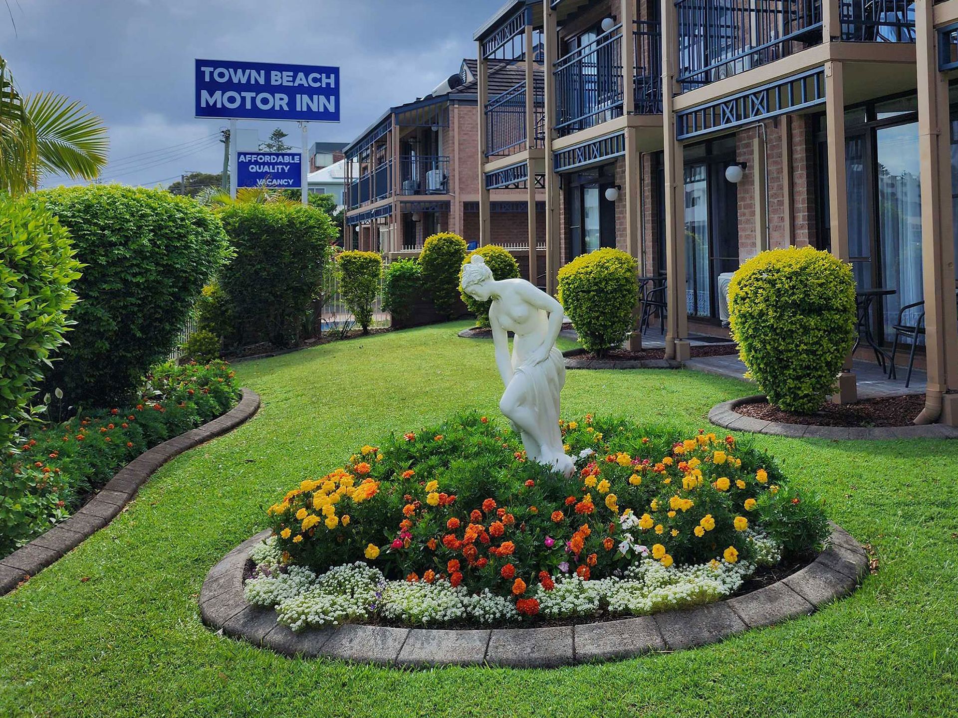 We endevour to make your surroundings beautiful and peaceful at Town Beach Motor Inn.