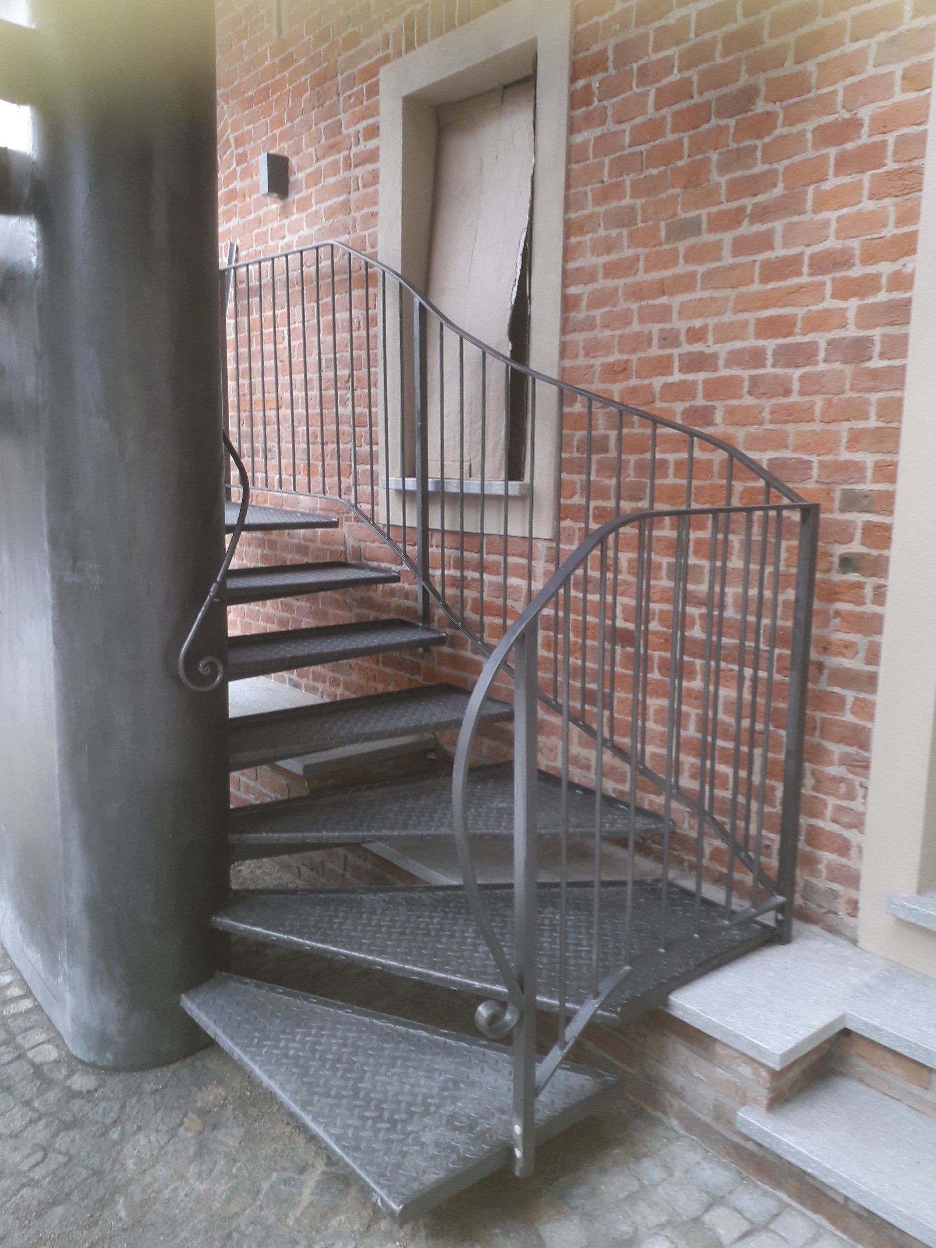 Creazione struttura in metallo