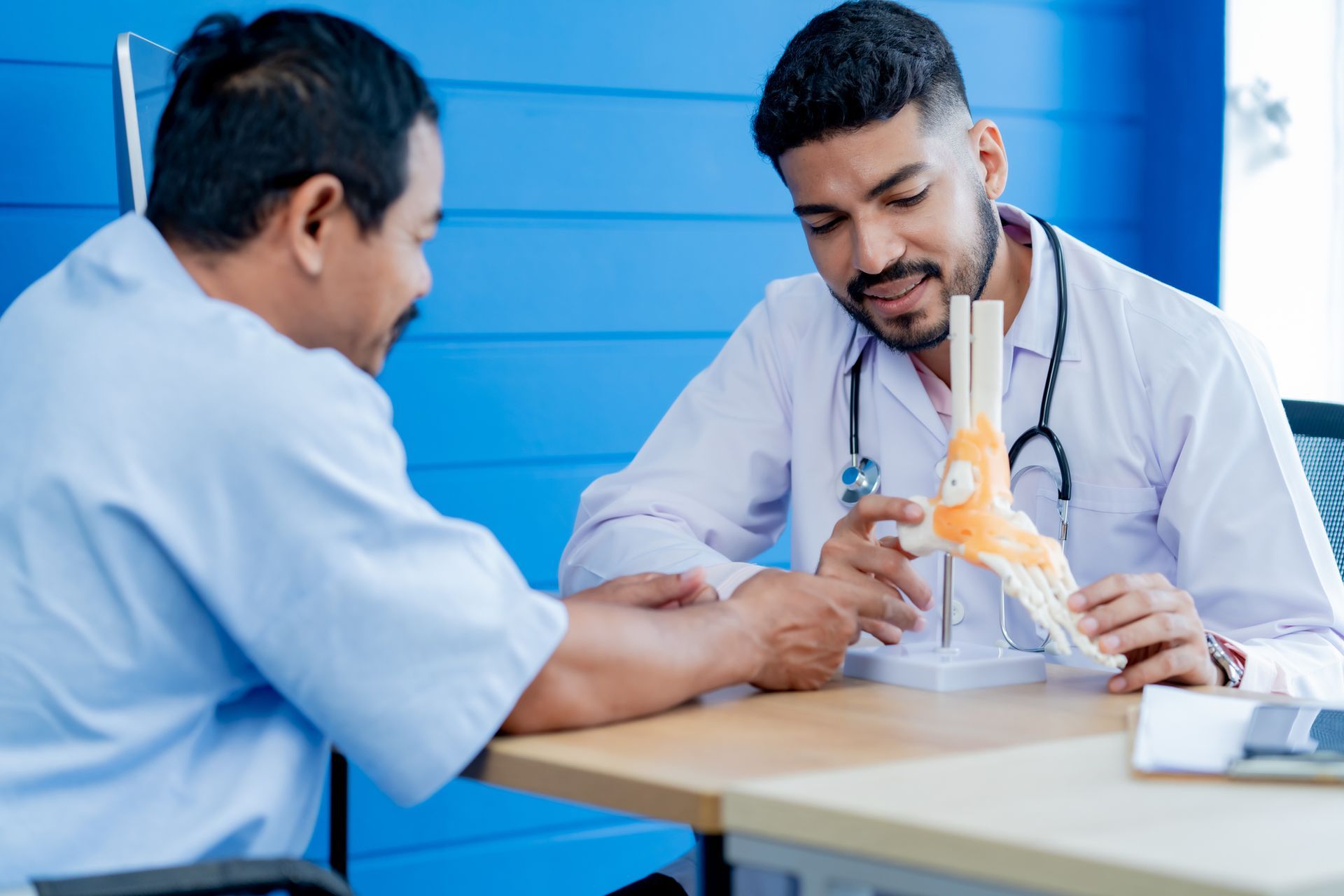 An orthopedics professional doctor consulting.
