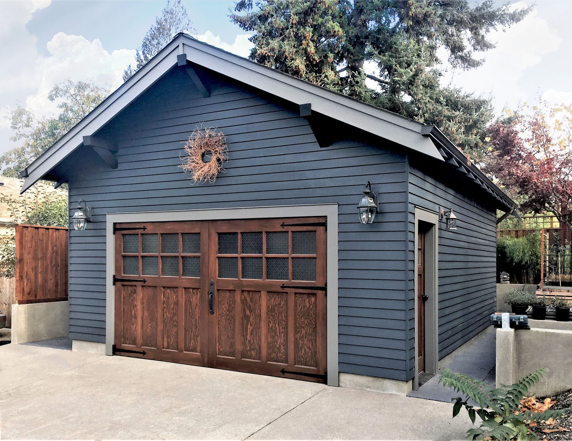 Our client’s original garage was underused and showing its age, so they envisioned a refreshed space that would better serve their needs. We replaced the existing structure with a new storage and studio space, thoughtfully designed to complement the home. 