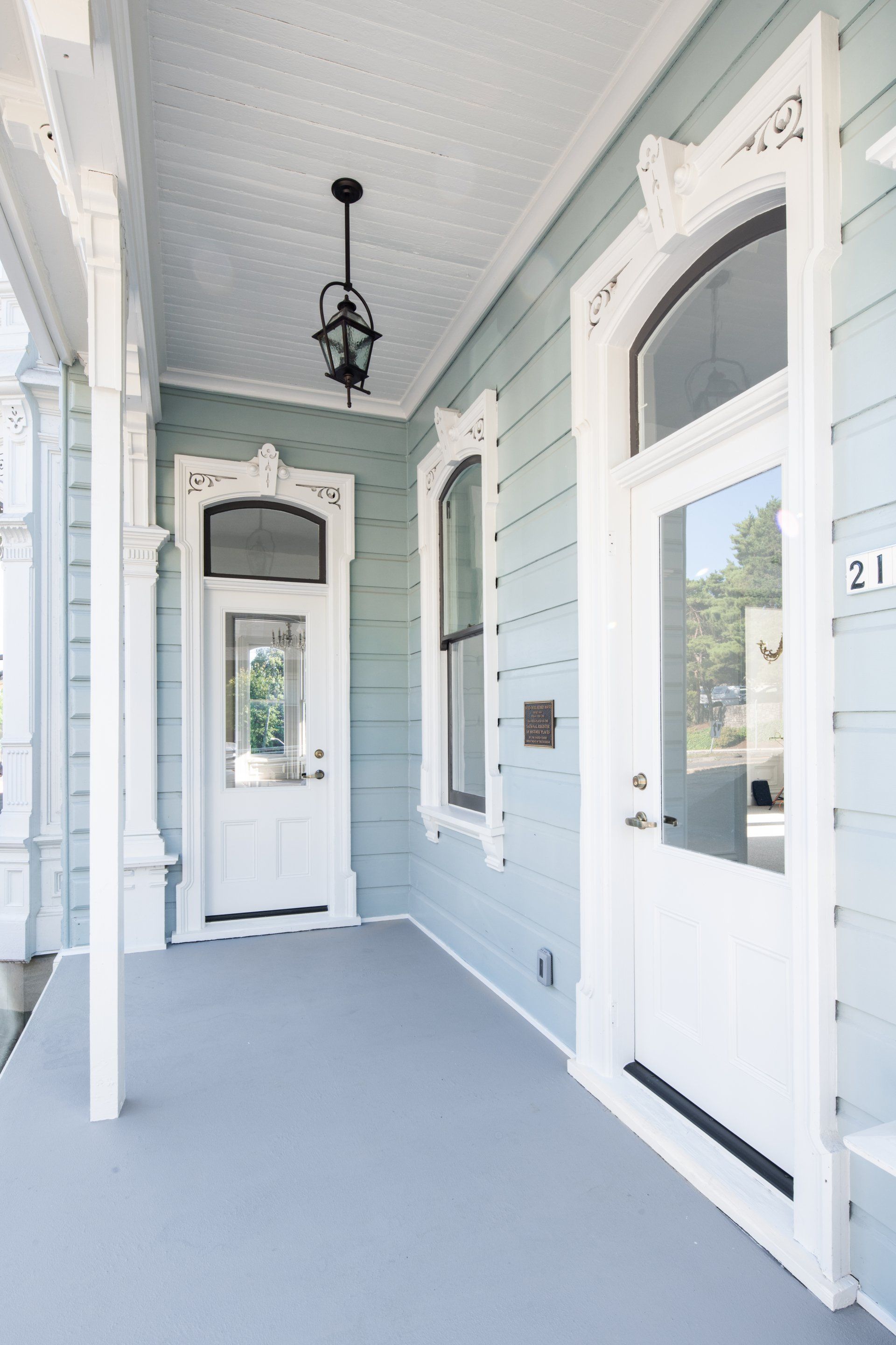 Italianate homes’ porches were restrained in size and decoration compared to other Victorian styles. Delicate posts and tall, slim windows boast scroll brackets, and quoining marks the outside corners of each facade. Photo by Erin Riddle of KLiK Concepts