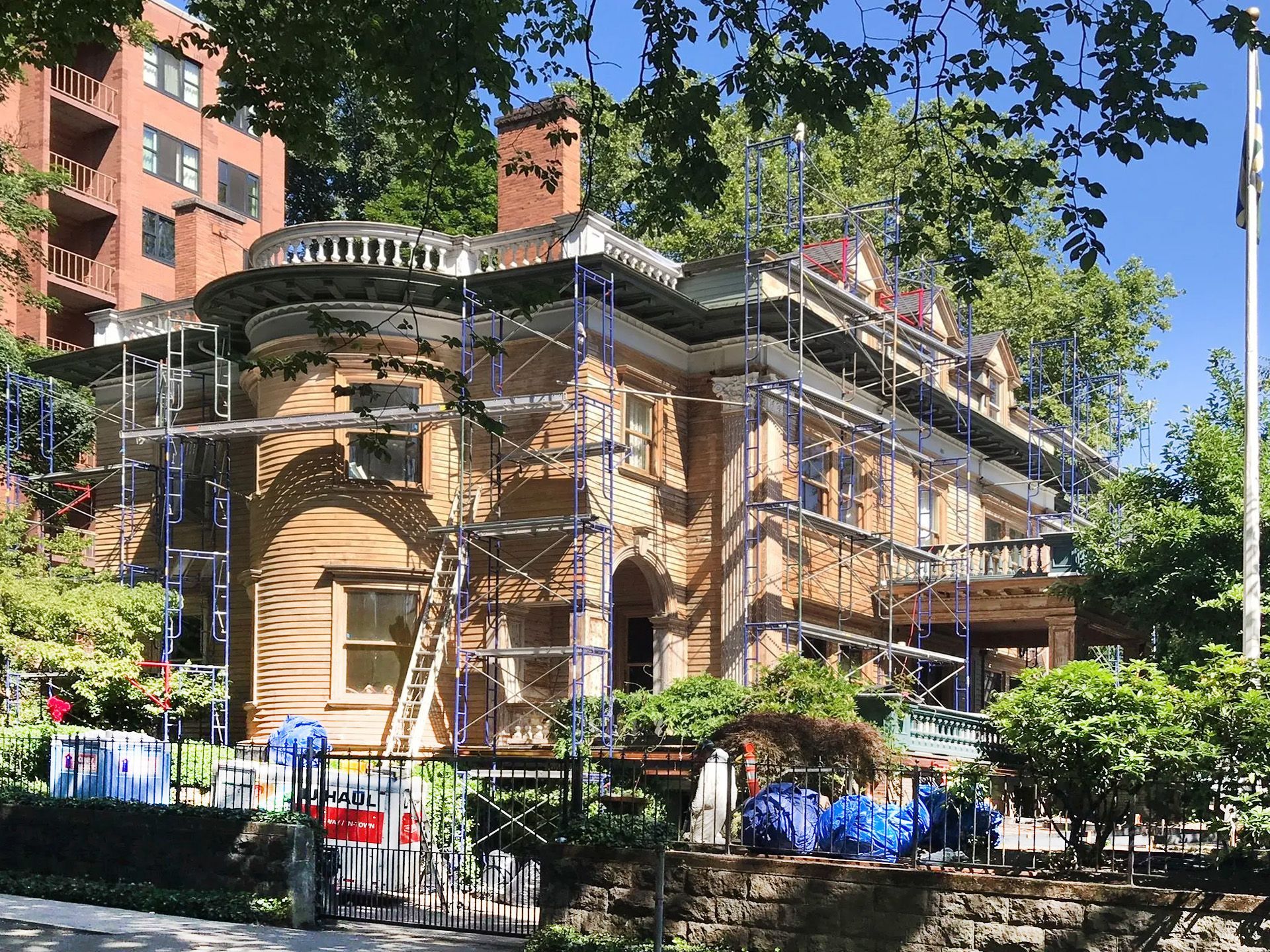 When restoring the National Register Isam White House in Alphabet Historic District, Arciform painstakingly stripped and repaired the siding and extensive millwork.