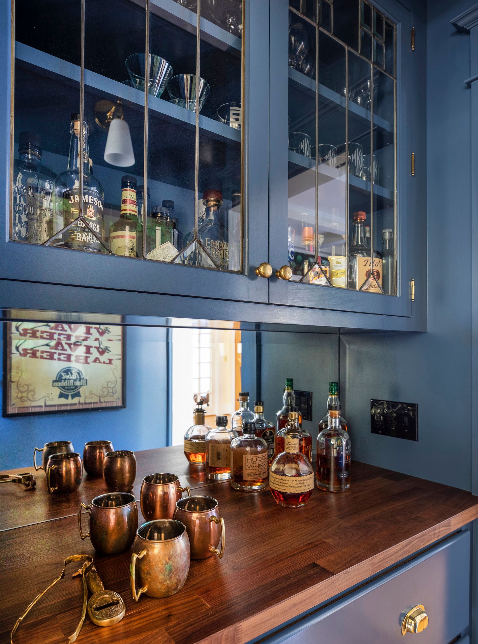 Arciform restored the original leaded glass built-ins, replaced the counter top with solid mahogany, and added a beveled glass backsplash. 
