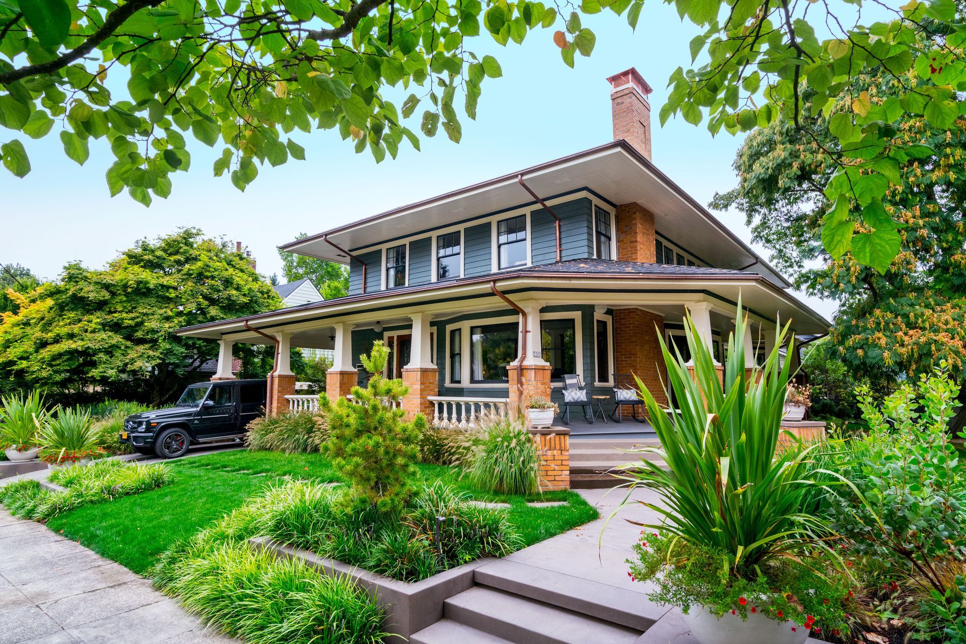 This 1915 Prairie Craftsman is one of hundreds of fine period homes making up the Irvington Historic District. Arciform worked extensively on the restoration of the exterior and remodel of the interior.