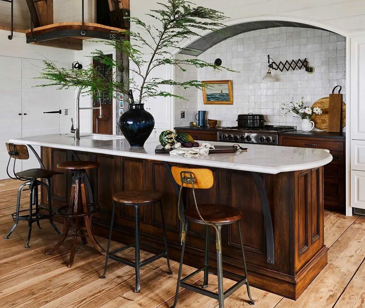 The owners of this Washington Coast beach cottage wanted the kitchen to be fully open to the living space on all sides to take advantage of views, as well as make it the hub of entertaining. 