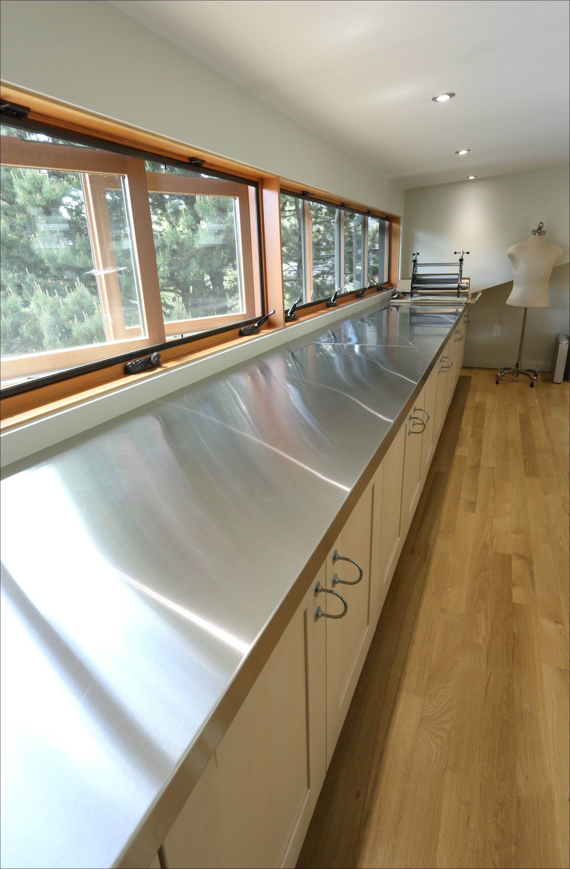 Closeup of the butterfly casement windows by Arciform.