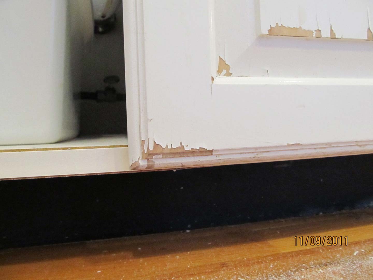 Chipped Maple Cabinet Paint — The Tri-State Area — Carriage House II In-Home Restorations