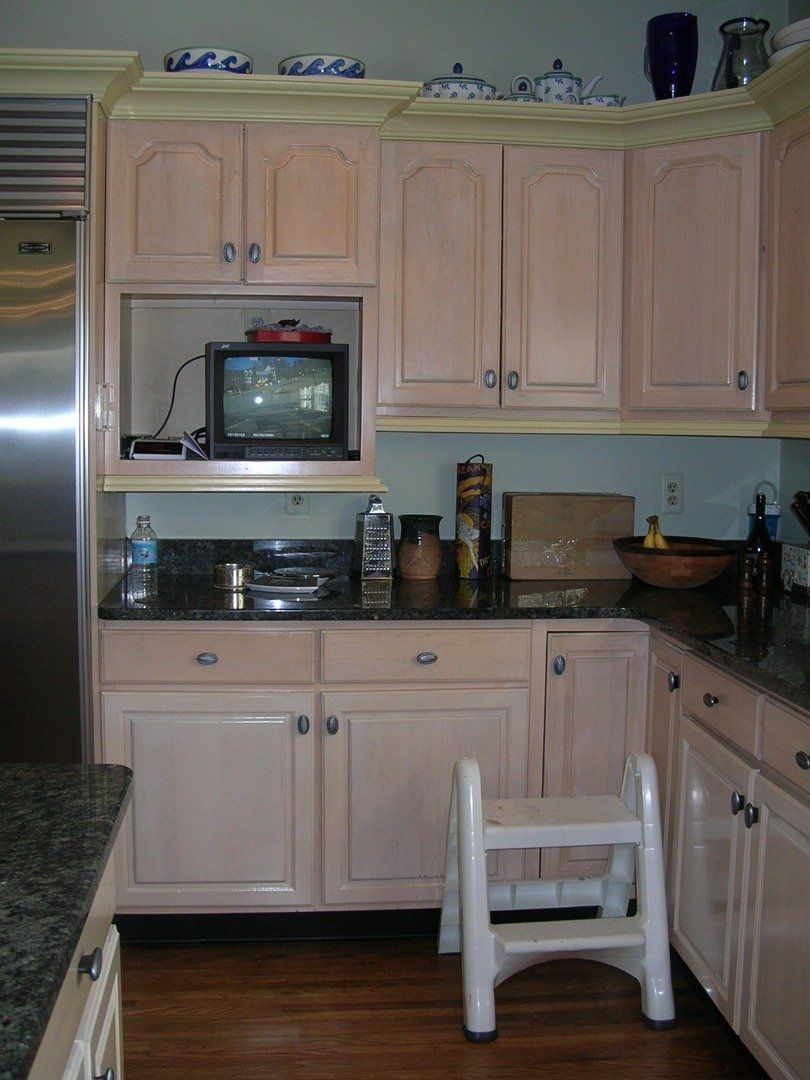 White Cabinet in the Kitchen — The Tri-State Area — Carriage House II In-Home Restorations