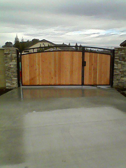 Jim Robinson Gate — Porterville, CA — Chiapa Welding, Inc.