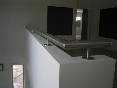 Nib Walls Round Tube  — Hampton, VIC — Bayside Balustrades