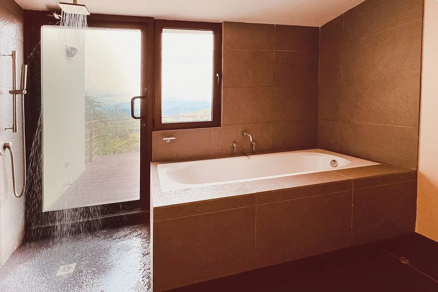 en suite bathroom Villa Areopagus