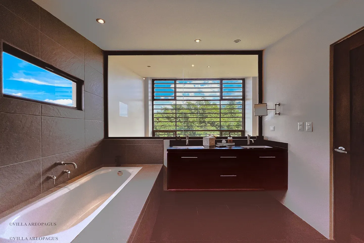 photo master bathroom Villa Areopagus