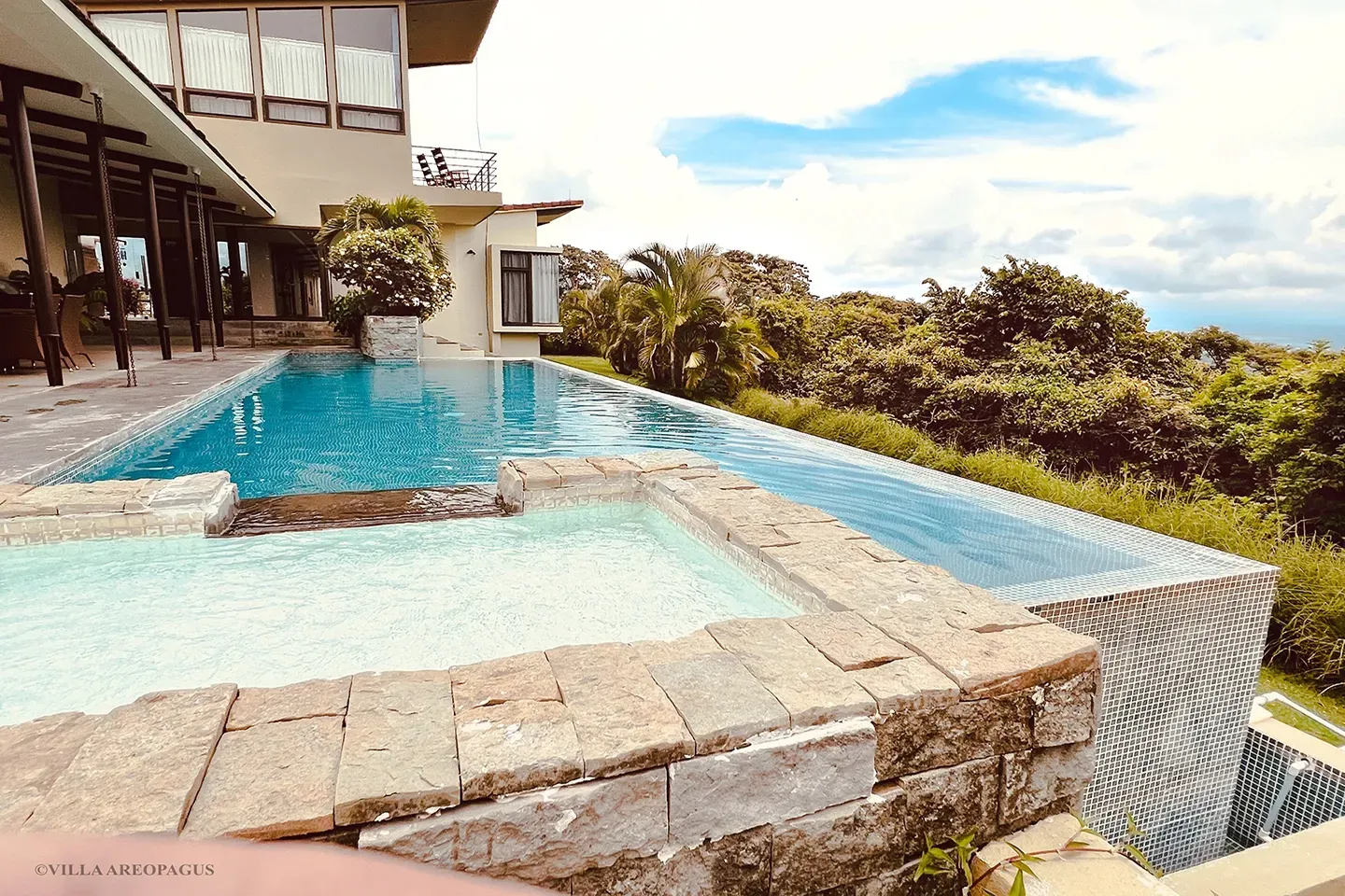 photo infinity pool Villa Areopagus