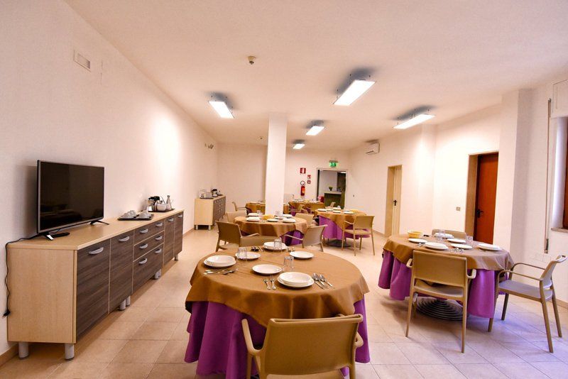sala pranzo di casa di riposo 3