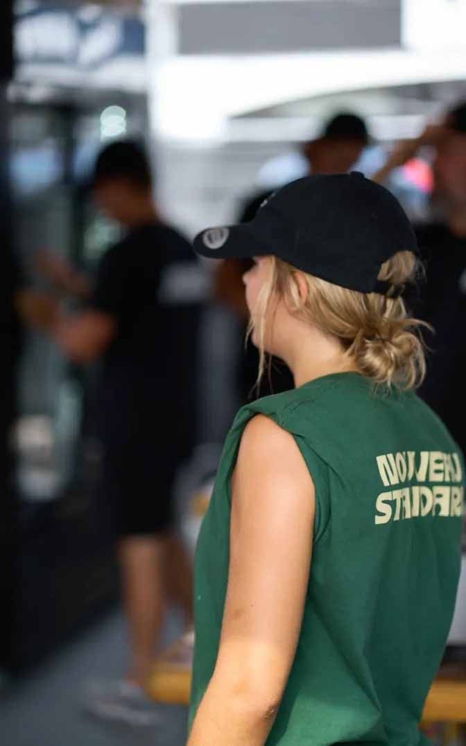 Image de remplacement représentant une forme de montagne avec un cercle au-dessus, le tout dans des tons de gris.