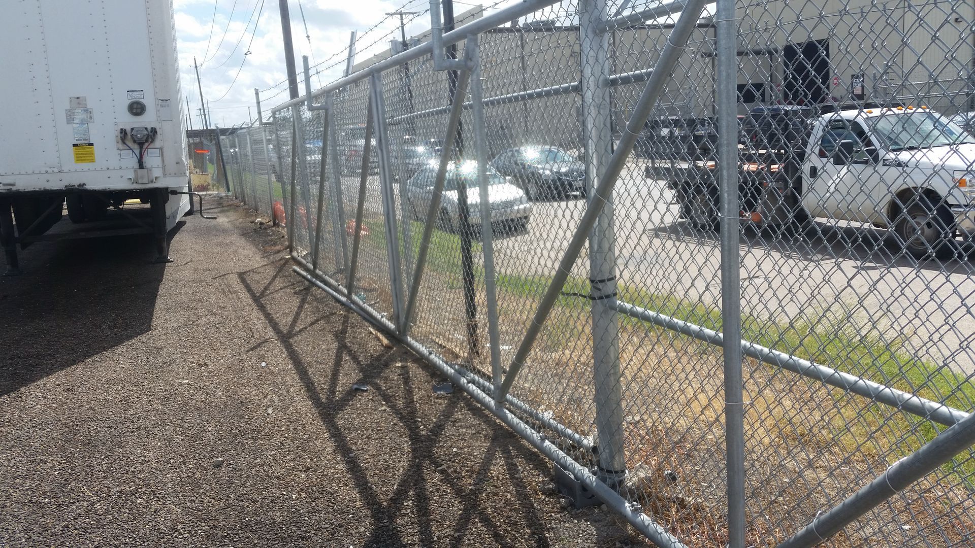 Commercial chain link gates