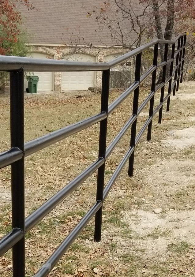 4-rail ranch fence
