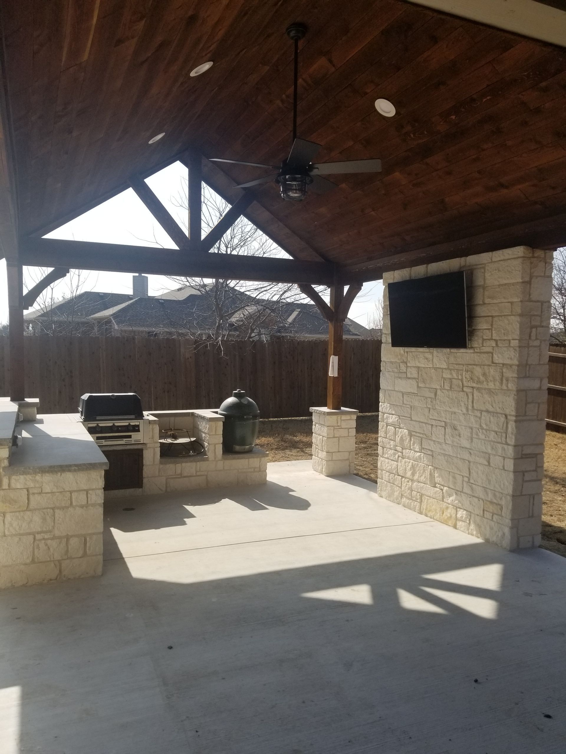 Stone wall for outdoor TV