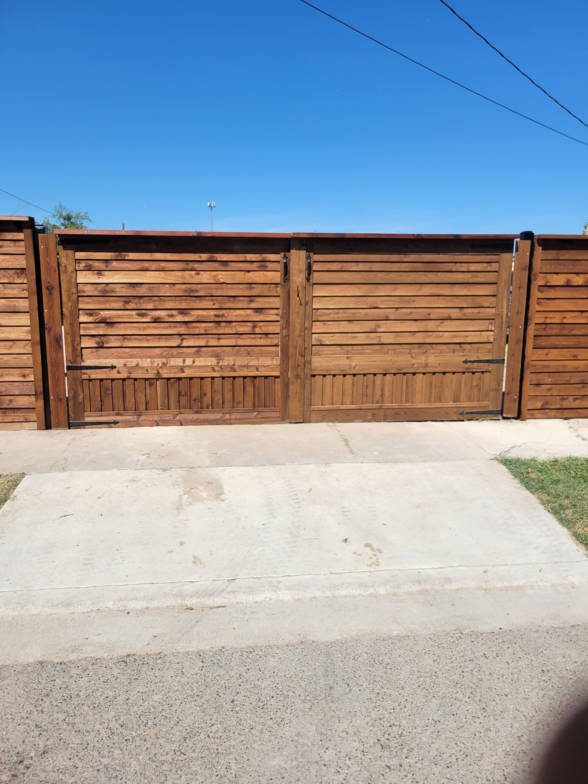 Horizontal wood fence