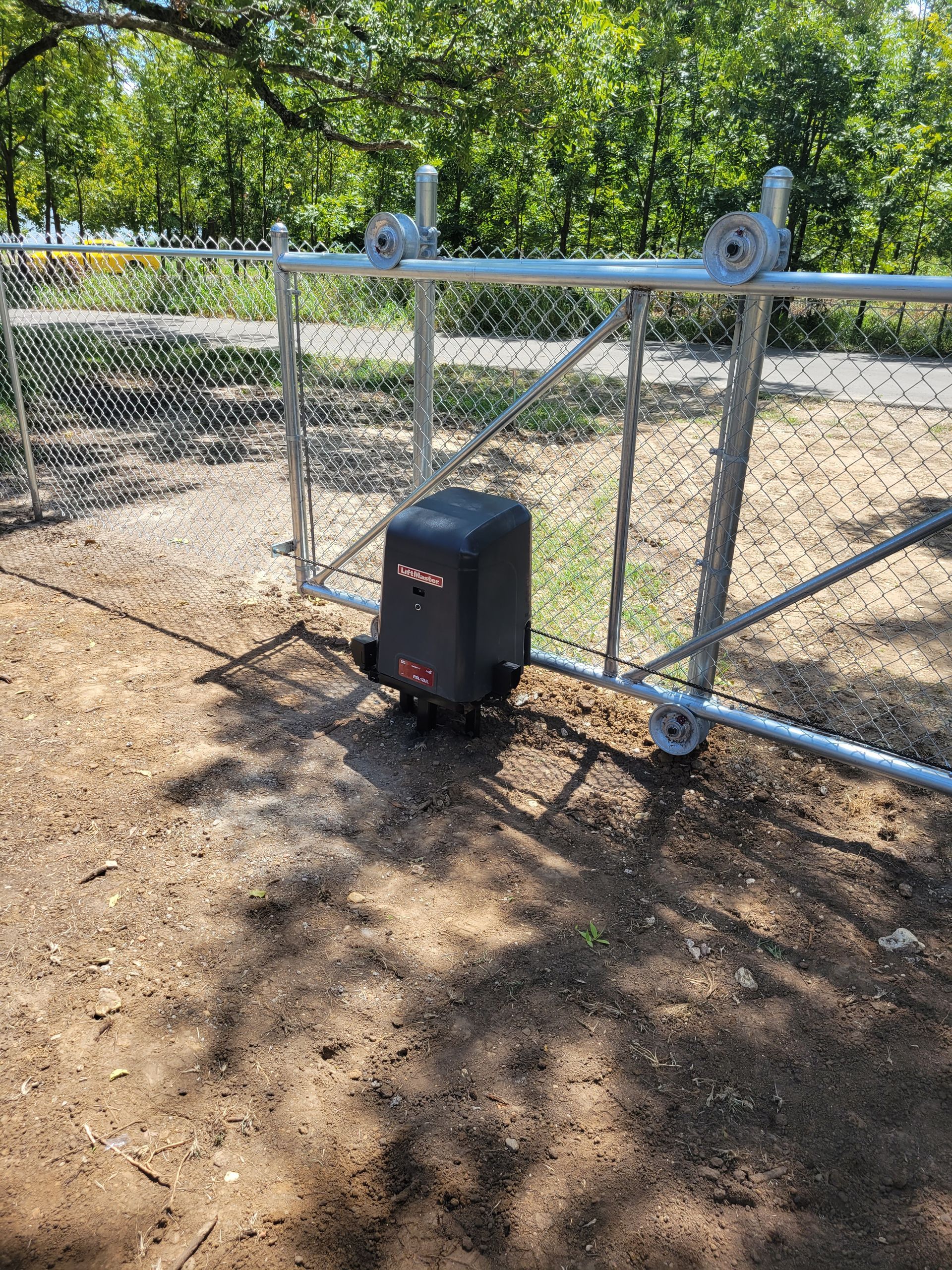 Chain link slide gate