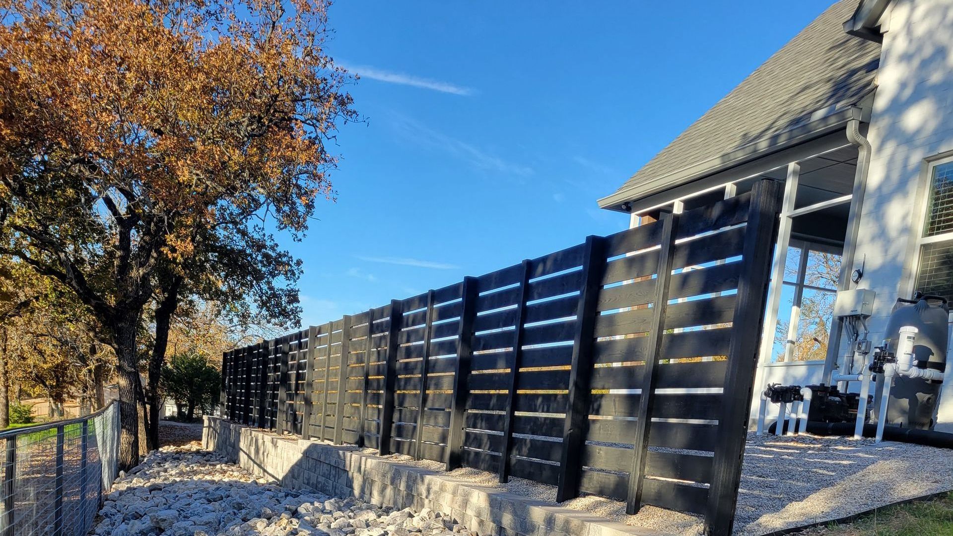 Black horizontal fence in Fort Worth, Tx