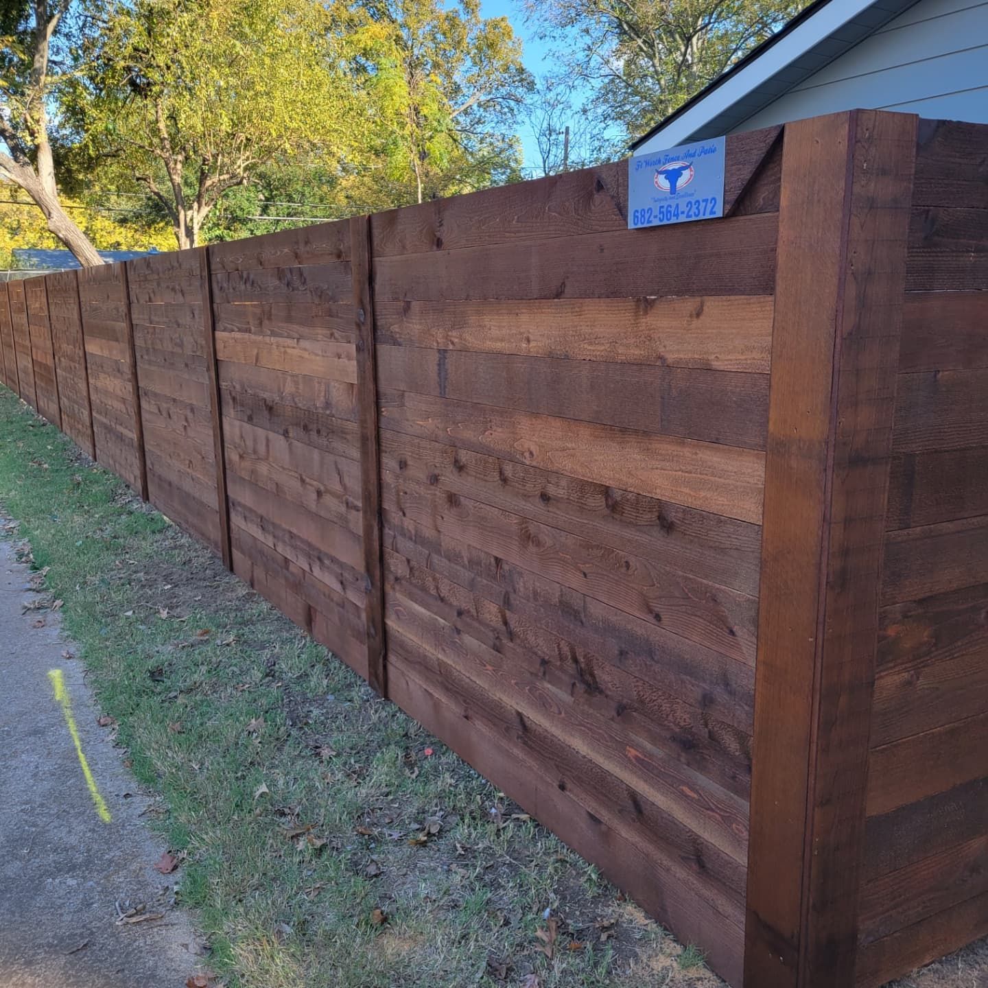 Horizontal wood privacy fence