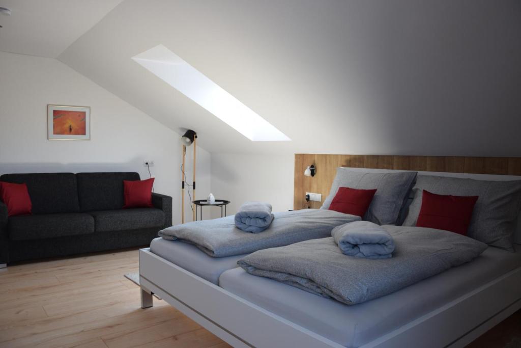 Schlafzimmer mit Doppelbett