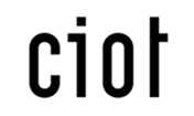 Le mot ciot est écrit en noir sur fond blanc.