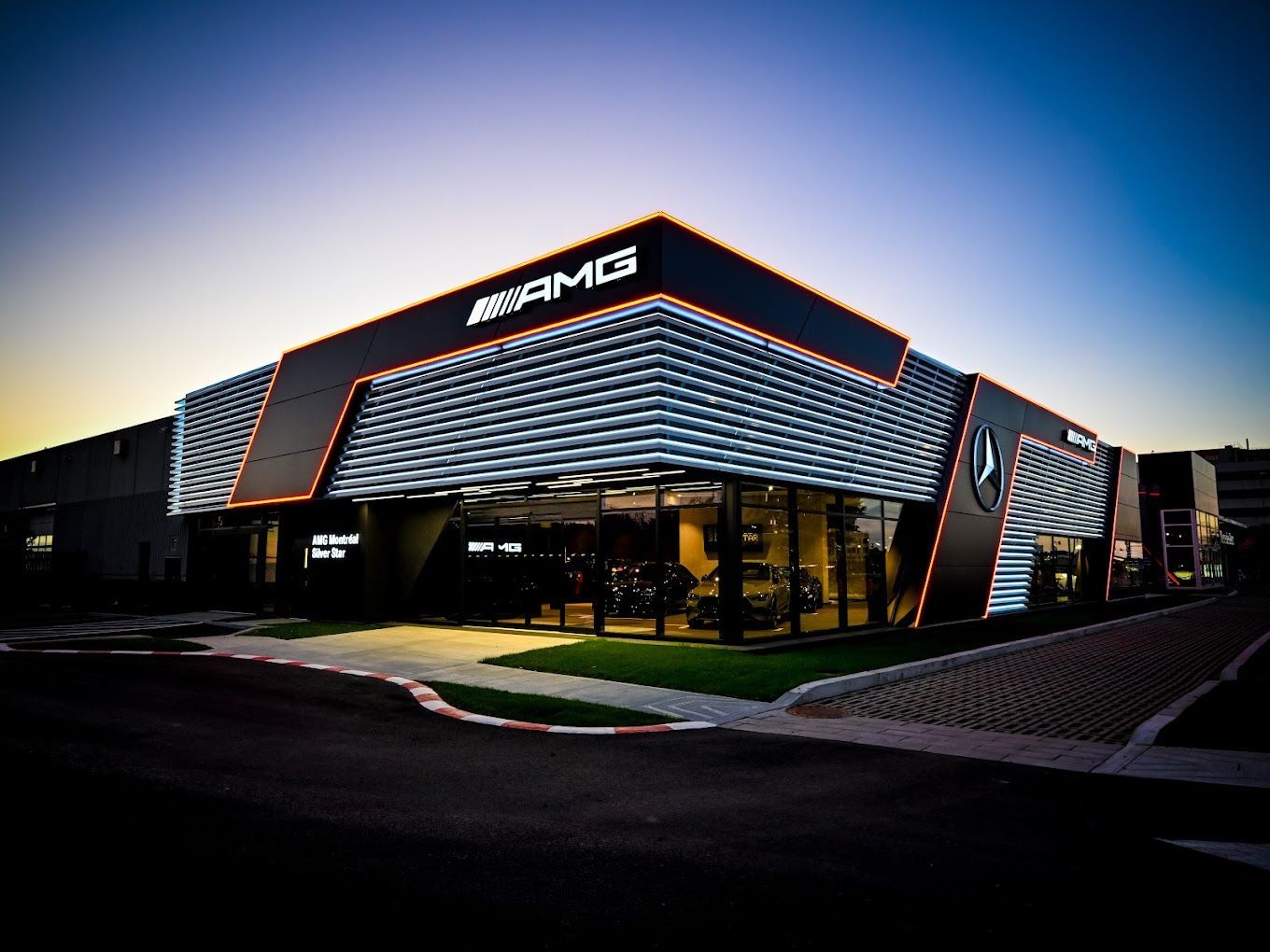 Un grand bâtiment avec le mot AMG dessus