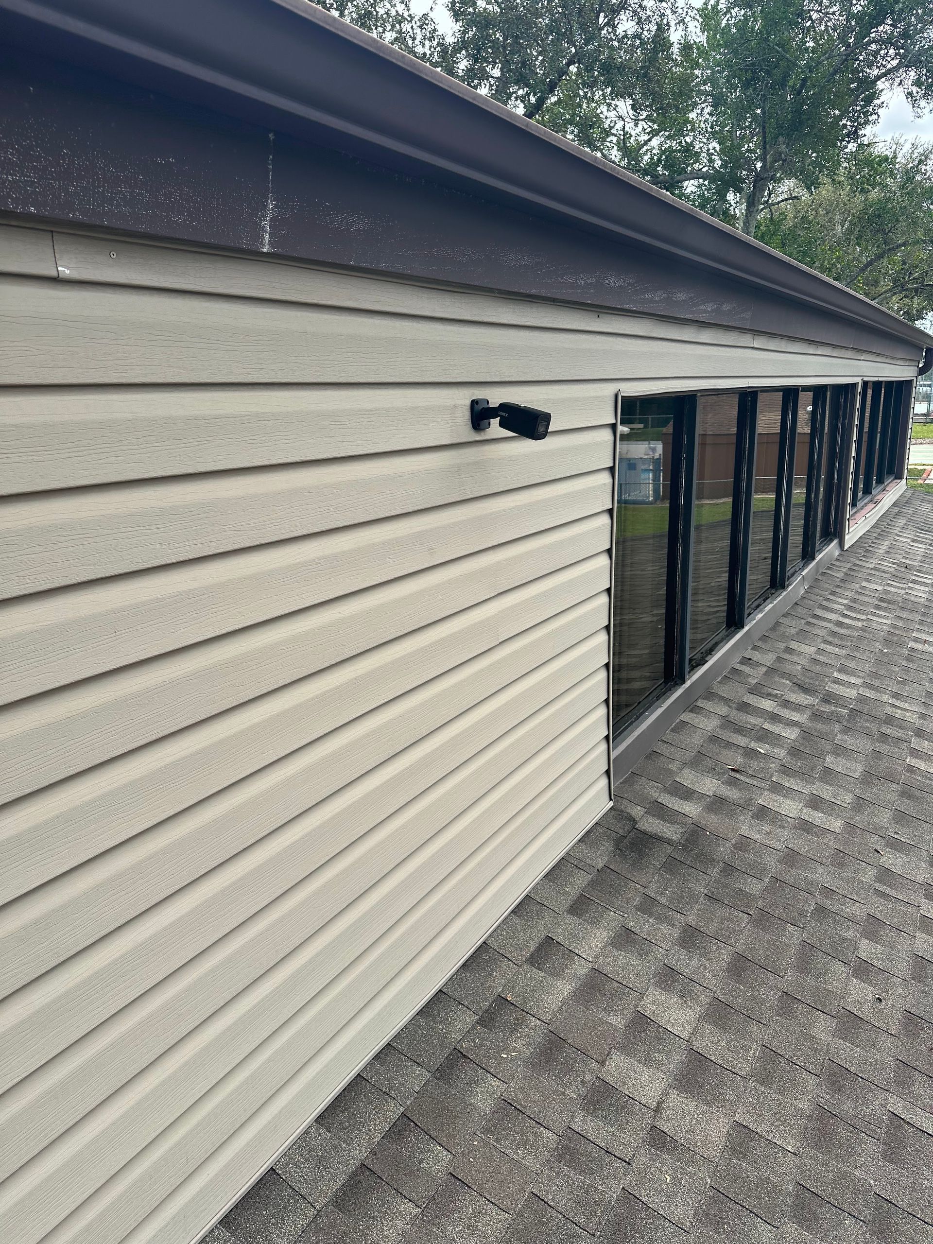 A large building with a lot of windows and a roof.