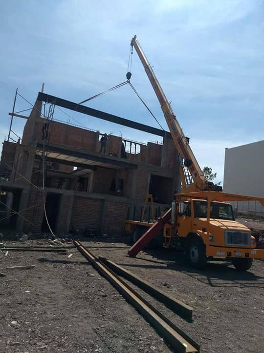 Grúas Eleven - Movimientos con grúas en León