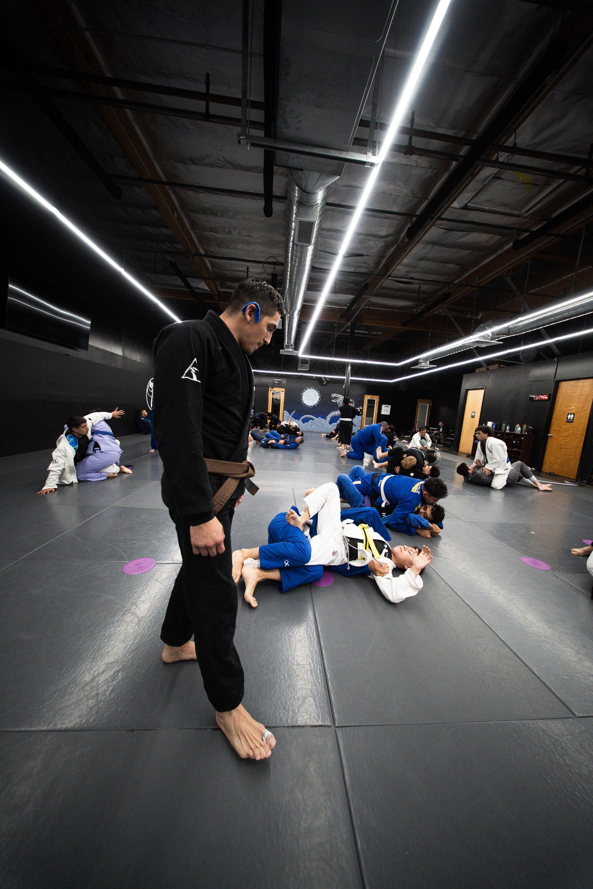 Beginners drilling guard retention and escapes at Cobrinha Southwest in Las Vegas, NV.