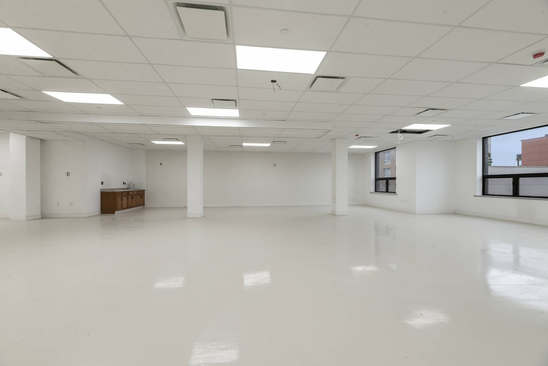 A large empty room with white floors and ceilings