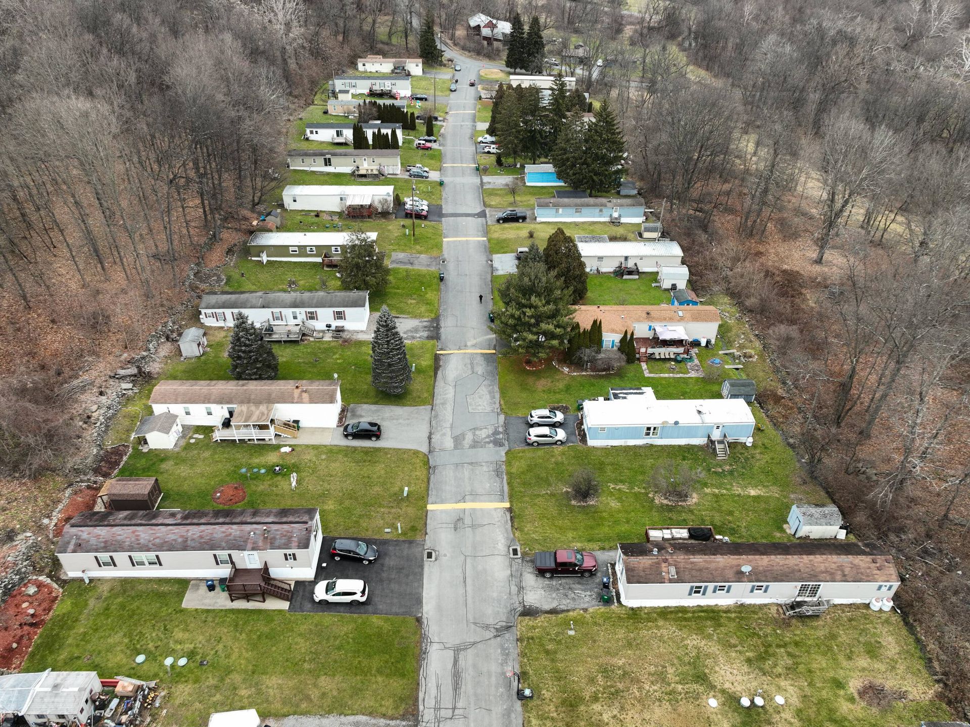 An aerial view of a mobile home park with lots of houses