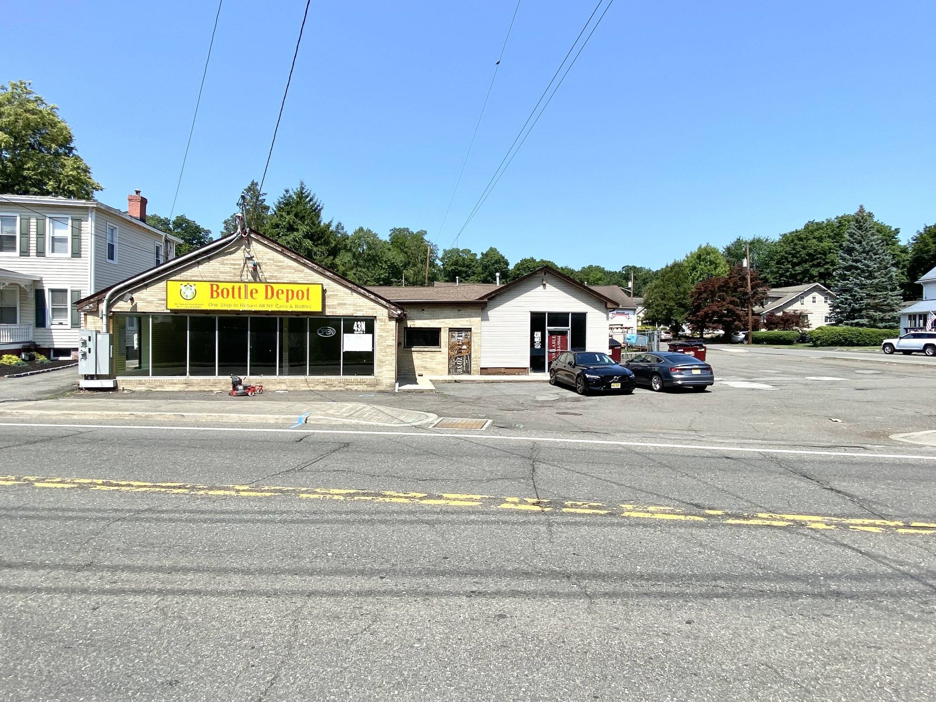 A store front with a yellow sign that says ' belk ' on it