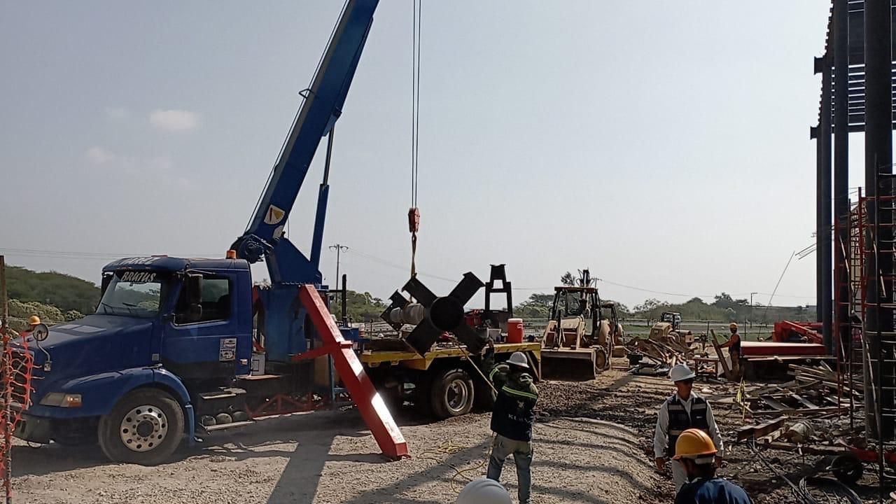 GRÚAS INDUSTRIALES ALVAREZ