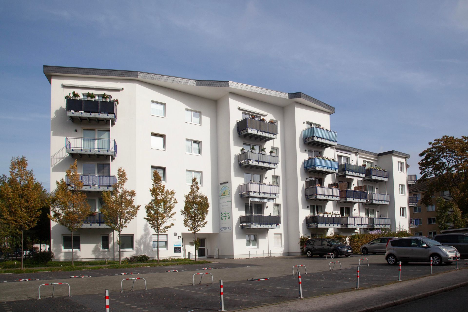 Objektfoto, weißes Wohnhaus