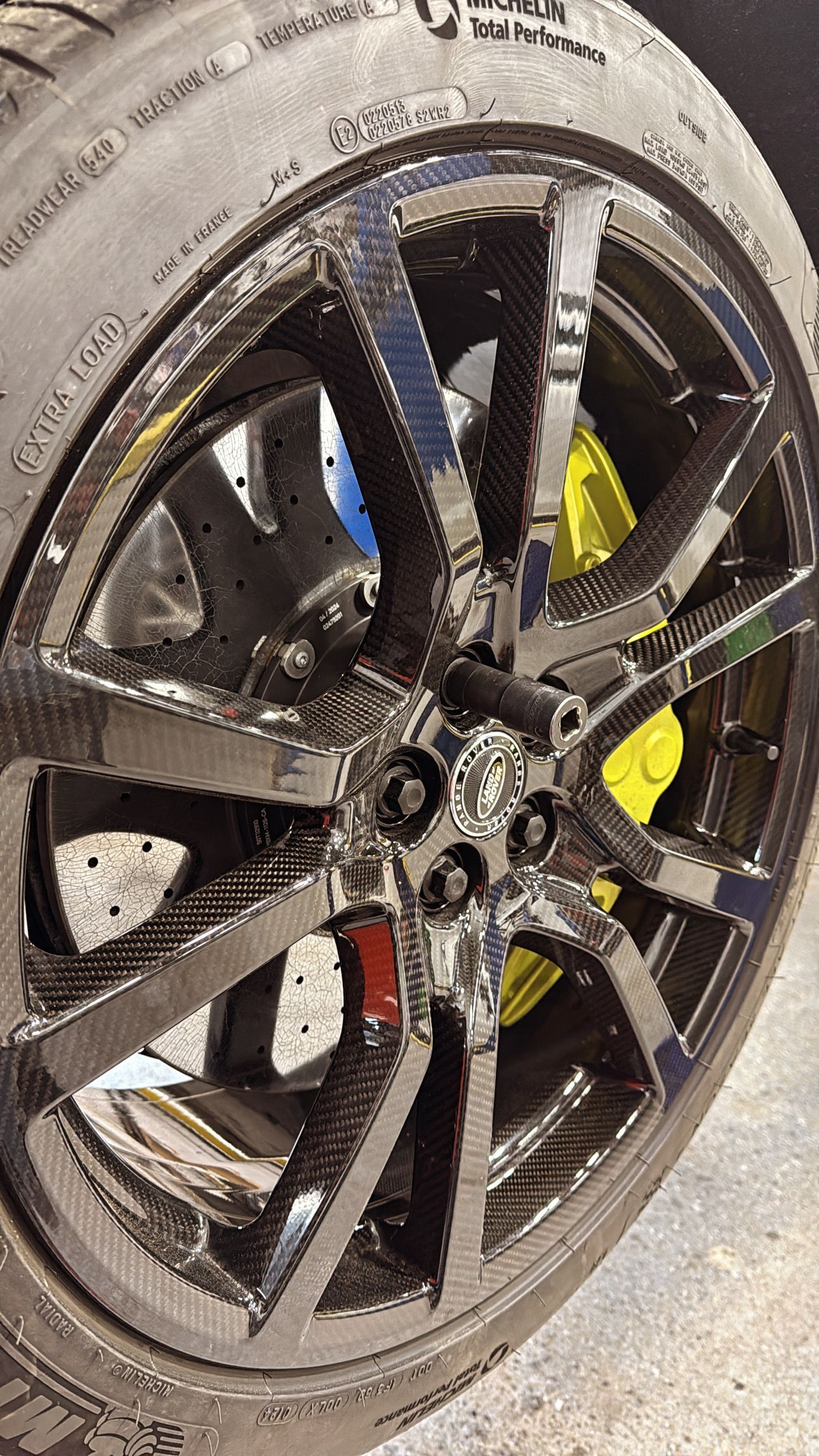 A carbon fibre rim on on the tire of a Land Rover that got new brakes in our shop