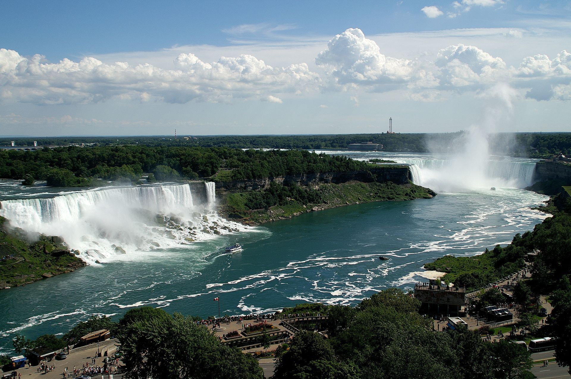 Uma vista aérea das Cataratas do Niágara no Canadá