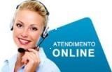 Atendimento, 24 horas Mulher com fone de ouvido sorrindo, faixa azul com os dizeres
