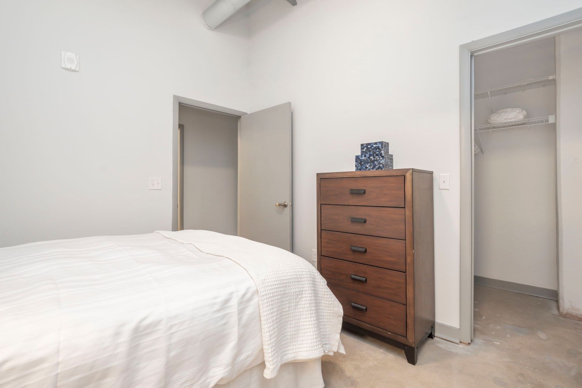 bedroom with dresser