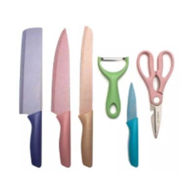 Un juego de cuchillos de cocina y tijeras en una caja.